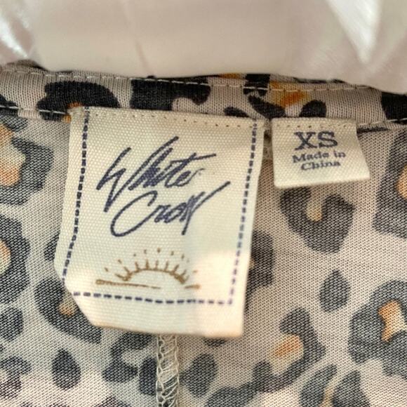 WHITE CROW Buckle Leopard Print Pocket Tee Neutral Cheetah Graphic T-Shirt | XS - Picture 6 of 8